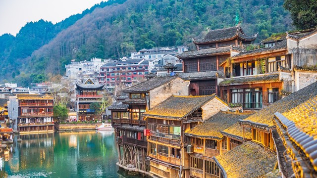 凤凰古城：湘西山水间的诗意栖居