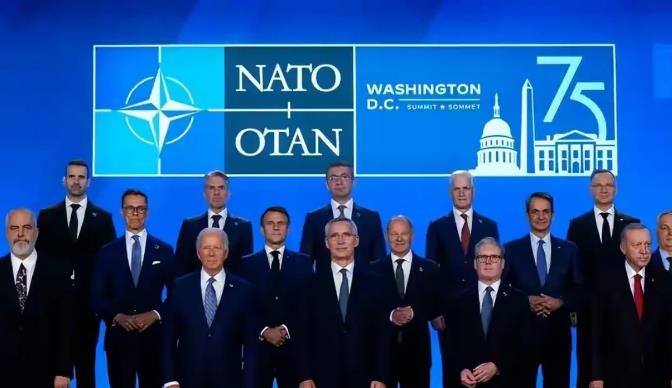 北约竟警告中国不许支持俄，还威胁要让中国付出代价！英国新首相也来凑热闹，称会对华