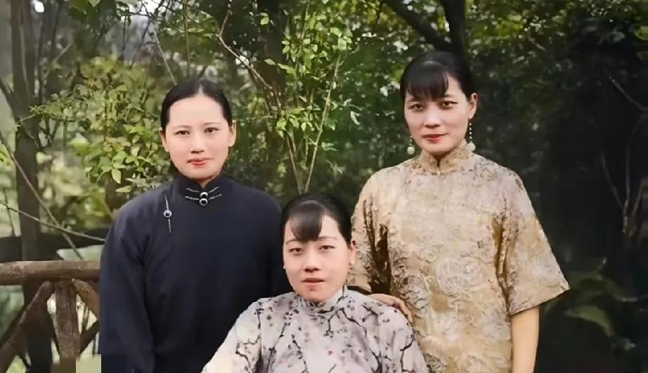 宋氏三姐妹的合影很多，但这张不仅拍得清晰，而且上色了，看着真是栩栩如生，值得欣赏