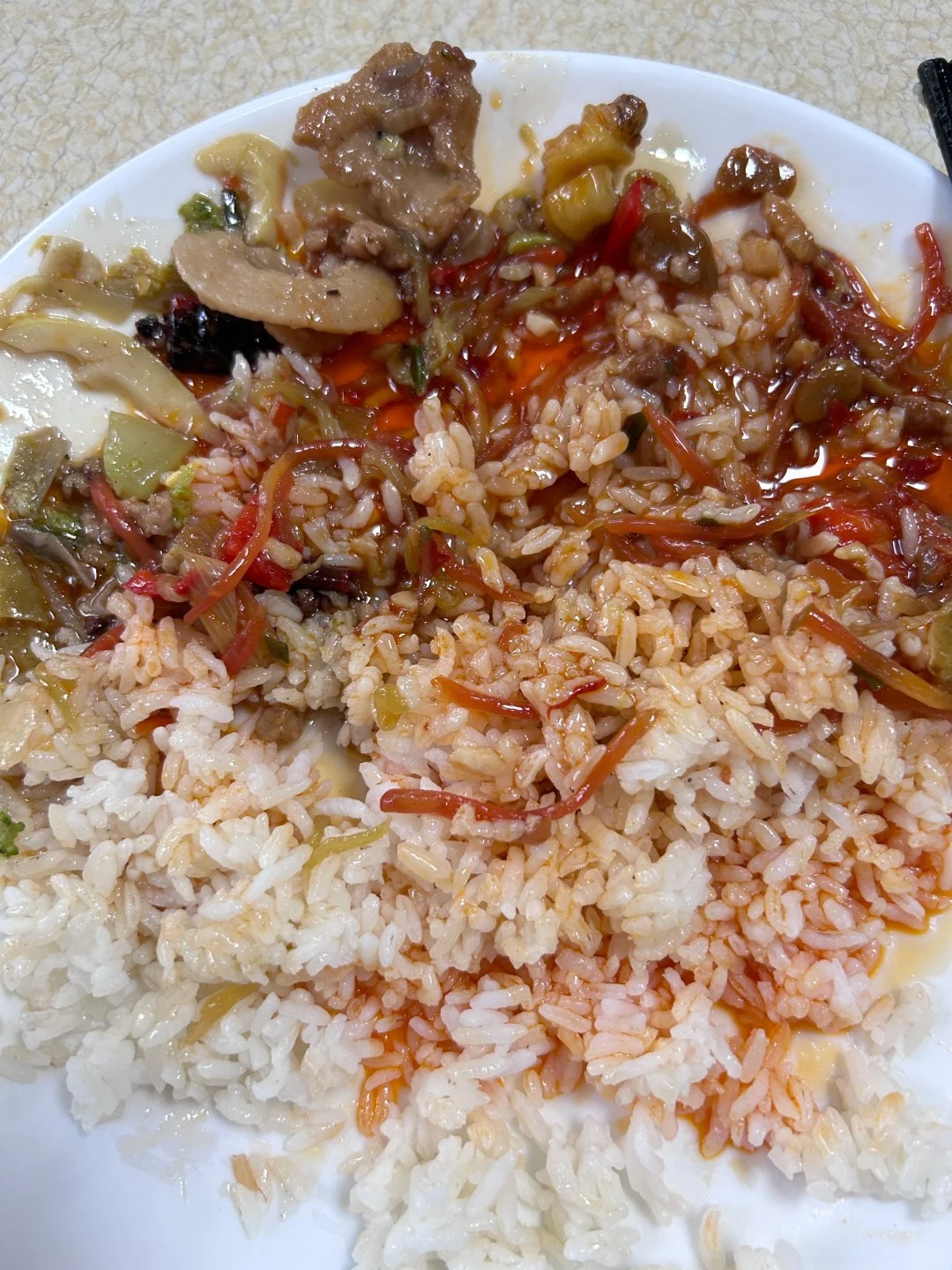 可是妈妈 我讨厌油泡饭
我讨厌食堂阿姨打菜时从盆底舀上来
我讨厌没有分隔的餐盘
