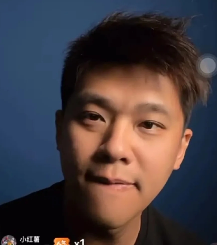 葛斯齐怒斥大S妈颠倒黑白！

葛斯齐直播时说:“大S妈对汪小菲说，大S的遗愿是要