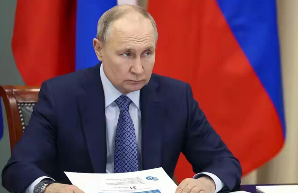 阿萨德也太惨了，本来想着跟普京大帝是兄弟，是朋友，去俄罗斯避难，理所应当！

万