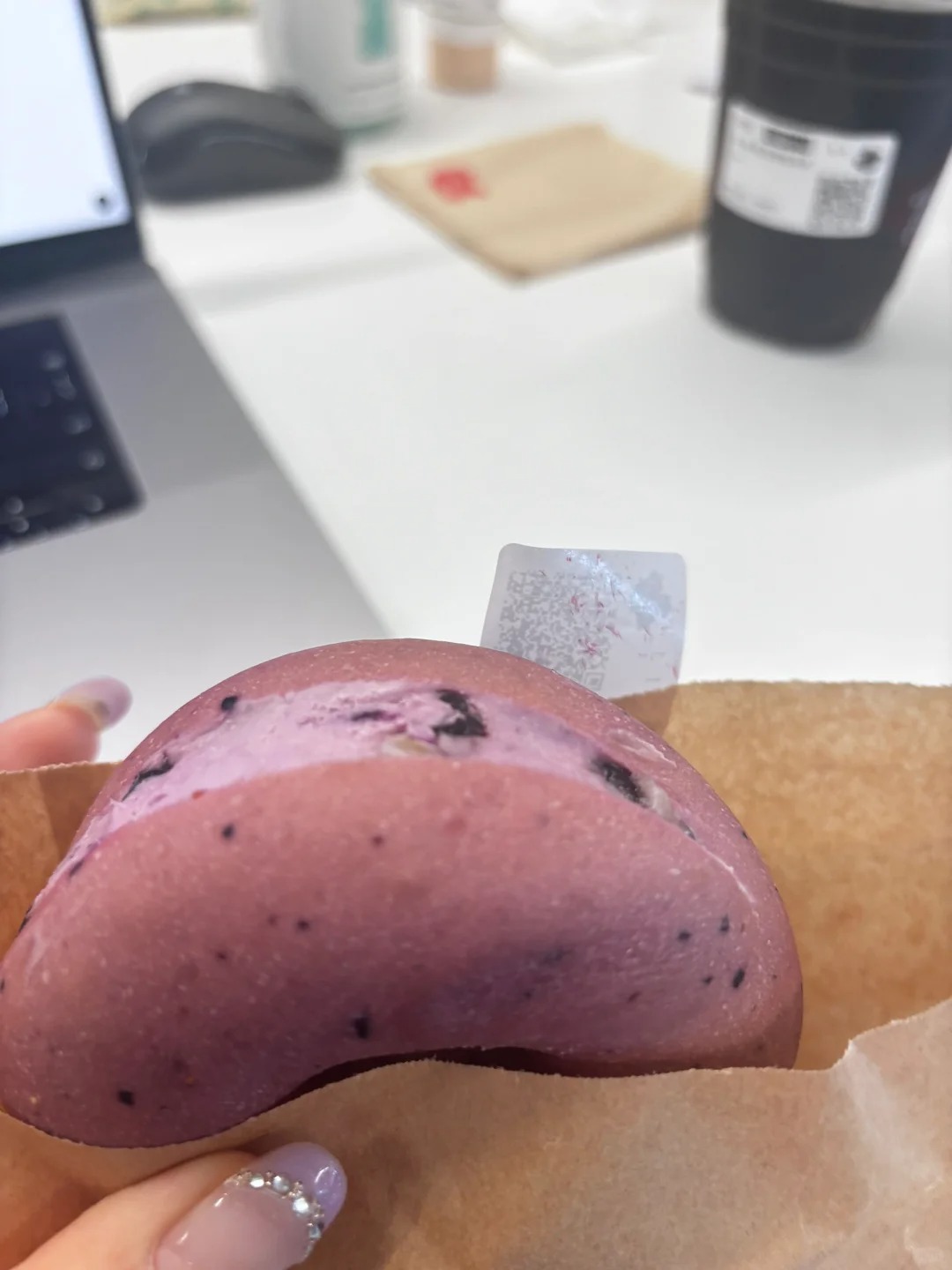 Tims你把奶酪抹满是会倒闭吗？
这么好吃的贝果，奶酪只抹半个是什么意思？你甚至