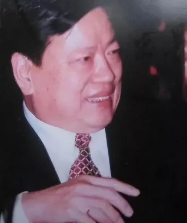 2003年新飞冰箱生产线大火，员工不等消防车进来就冲进厂房，不顾自身安危迅速灭火