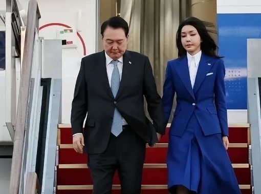 冲冠一怒为红颜，等待他和妻子的将是铁门，铁窗，铁锁链