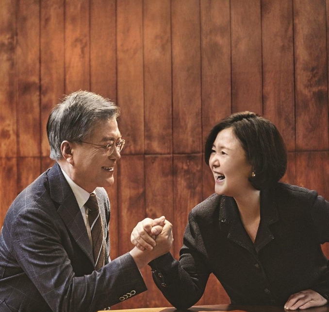 韩总统夫人被爆花10亿公款买衣服？韩网狂扒：大牌都是山寨
起因是网友扒出她在青瓦