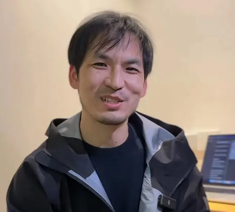 铁头“翻车”，某网将其扒了个精光，措辞不可谓不狠∶

1. 这个人啊，就是社会上