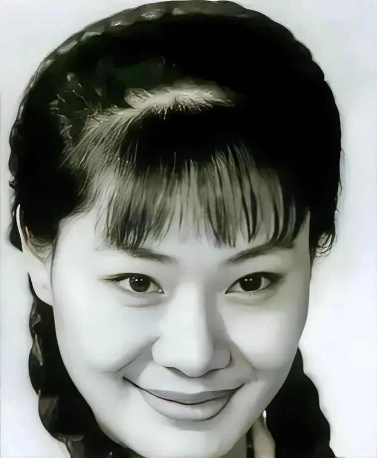 说起于文华，可能第一反应不是那种惊艳的长相，她的相貌确实比较质朴。可千万别小瞧她