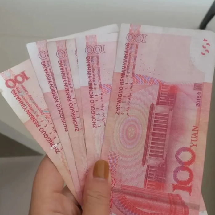 昨天侄女问了我一句话，竟让我一时语塞。
老公昨天外出，侄女问我大伯干嘛去了，我说