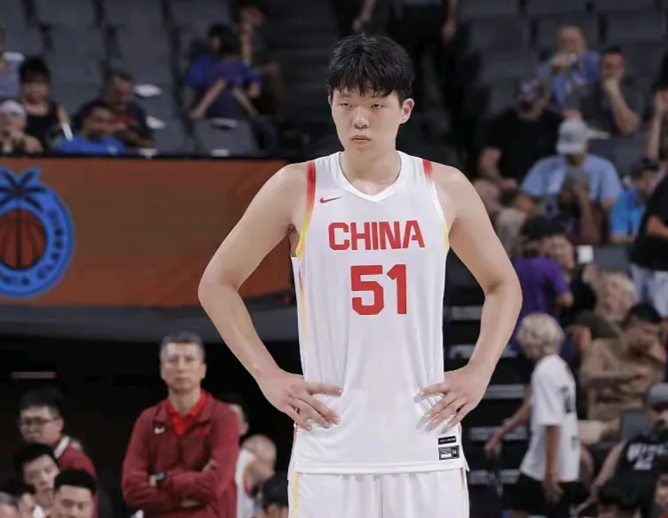 不出意外！易建联的接班人，将是这5位年轻小将

1、杨翰森 19岁    身高2