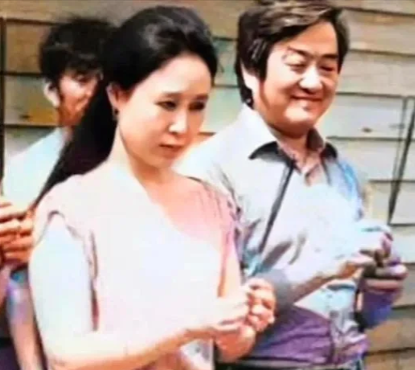 琼瑶解释她当年为什么甘愿当小三，原因主要有5点：

第一，对前夫失望透顶：前夫不