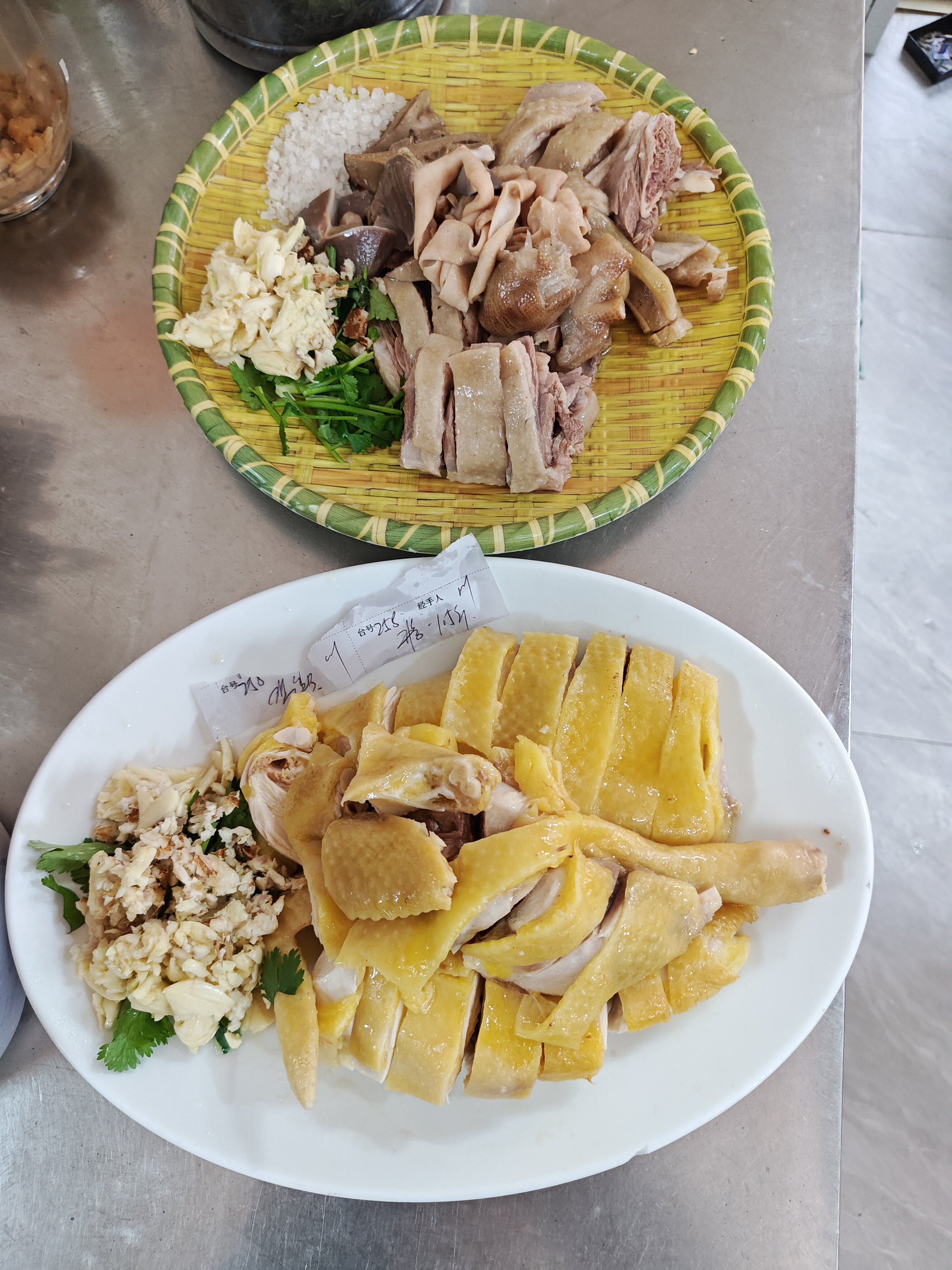 晚饭，很多菜，口味也好，但只拍了三张，簸箕鹅够老够大，很好吃。吃饭拍照不积极，不