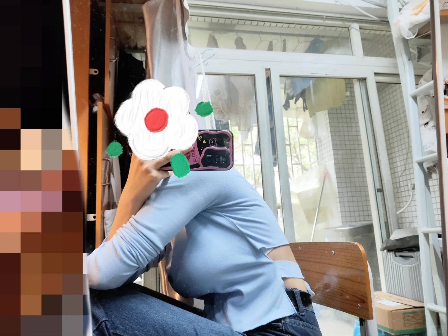 谁懂啊好喜欢漏点小腰的衣服~
今天天气很不错，但是一出门心情有点不佳哎，昨晚忘记