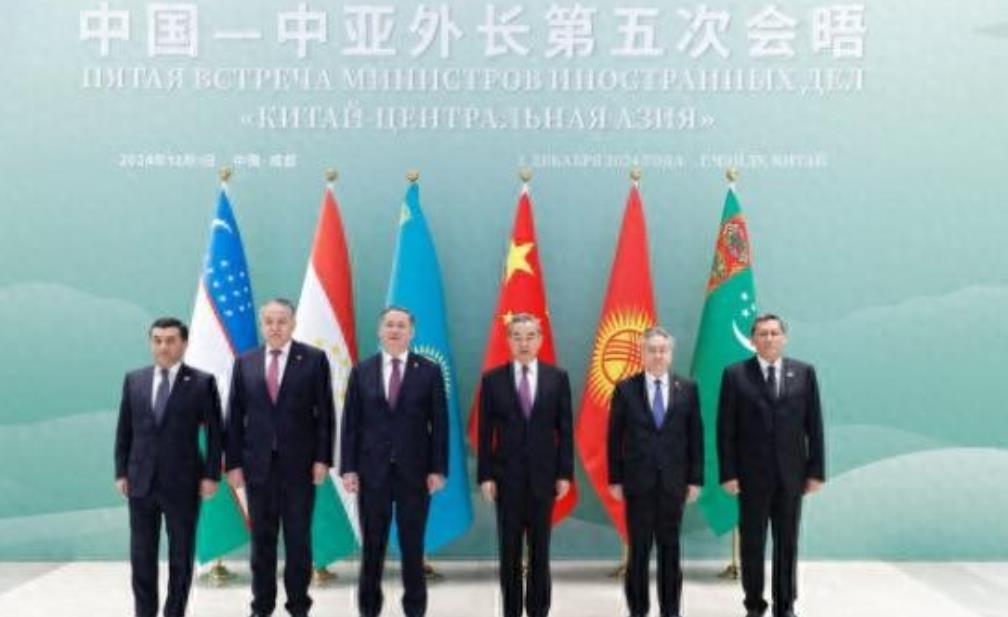 中国与中亚五国联手筑安全防线，应对叙利亚危机！
 
中国看到这个情况，马上行动起