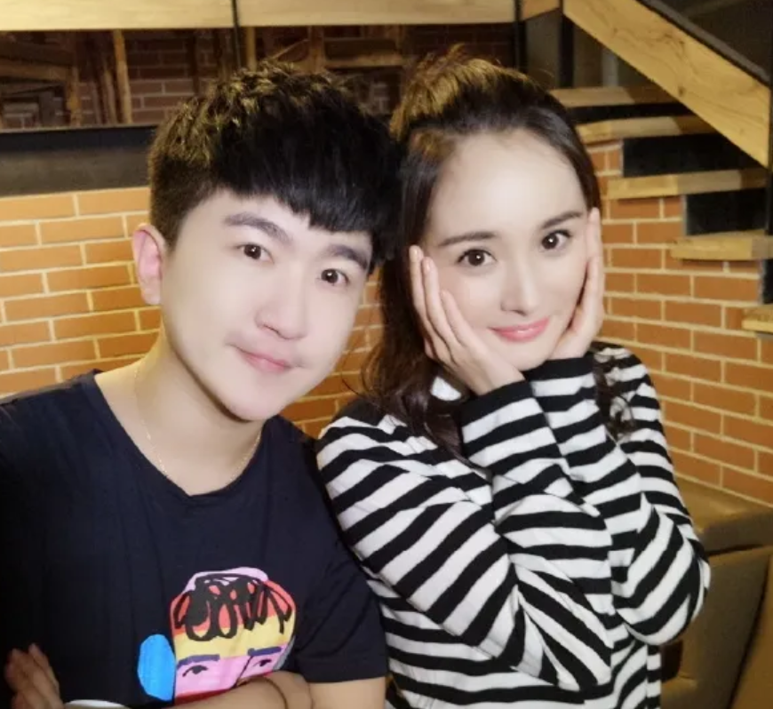 大瓜！和杨幂、baby、赵露思关系亲密的张大大，私下居然对工作人员暴力殴打，掀茶