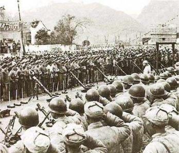 1949年5月24日，蒋介石授意汤恩伯把嫡系部队从上海撤退出来，以保存所剩不多的