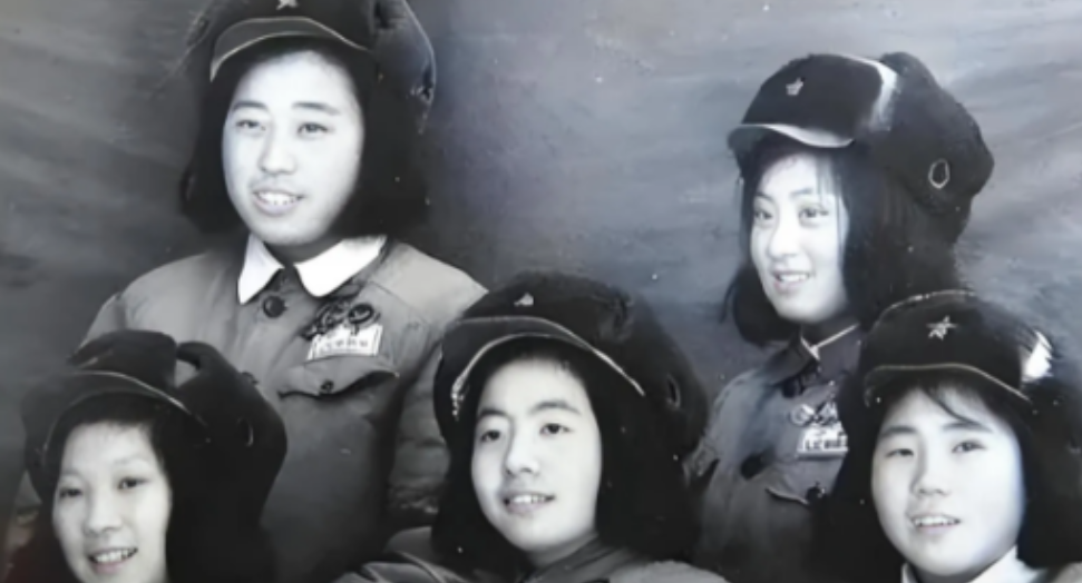 1951年，朝鲜战场上，5名女战士被美军包围后主动投降，却从此神秘失踪，50年后