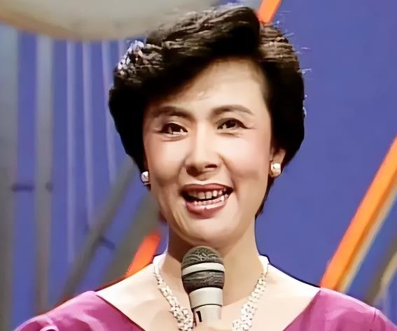 刘璐曾是央视知名主持人，工作35年光荣退休。她在荧幕前留下诸多美好瞬间，给观众带