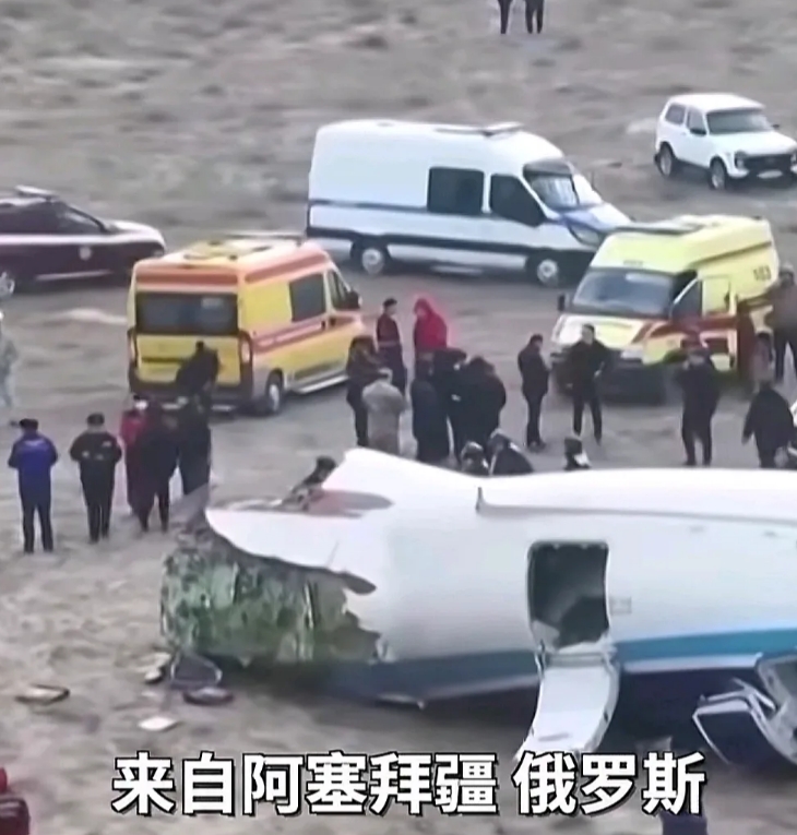 太幸运了，竟然有29人生还，机尾居然还保持这么完整！
看了飞机坠毁的视频，飞机撞