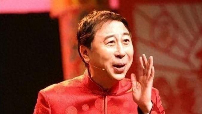 冯巩66岁大寿现场曝光！徒弟贾玲罕见现身，亲密互动破不和传言