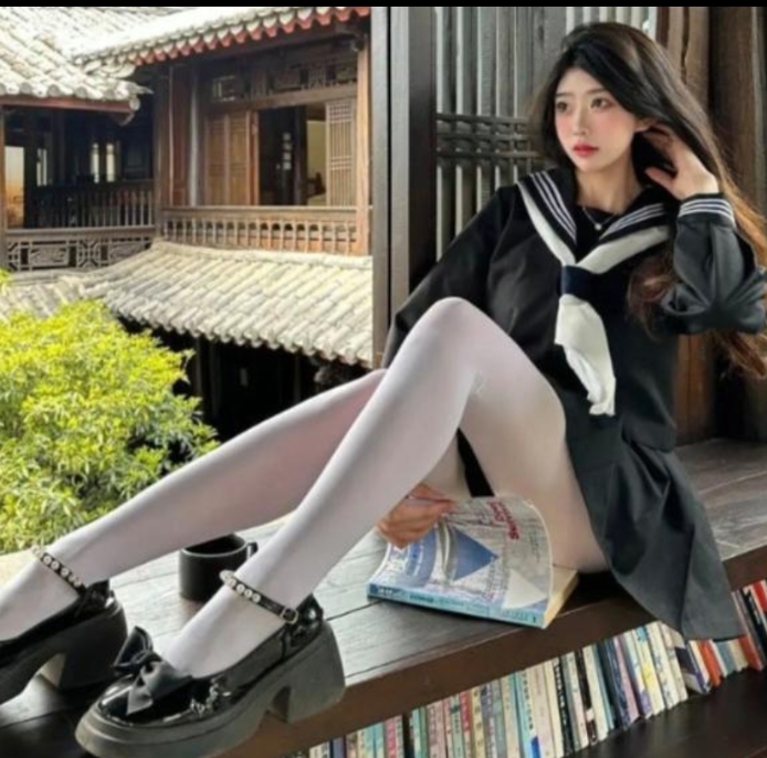 穿的再好回老家也得做饭