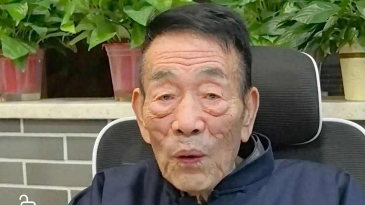 侯耀华去天津，看望杨少华先生，杨议说：这回我二哥把我玩透了