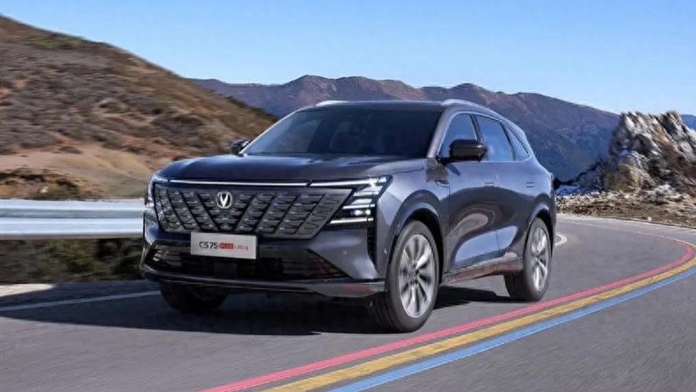 2.0T、爱信8AT的SUV卖13.19万！中控三块大屏、智能化不输电动车！