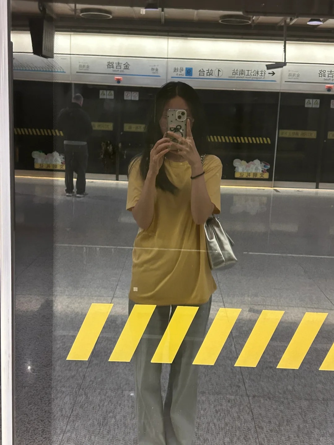 连续三天加班了，腰酸背痛