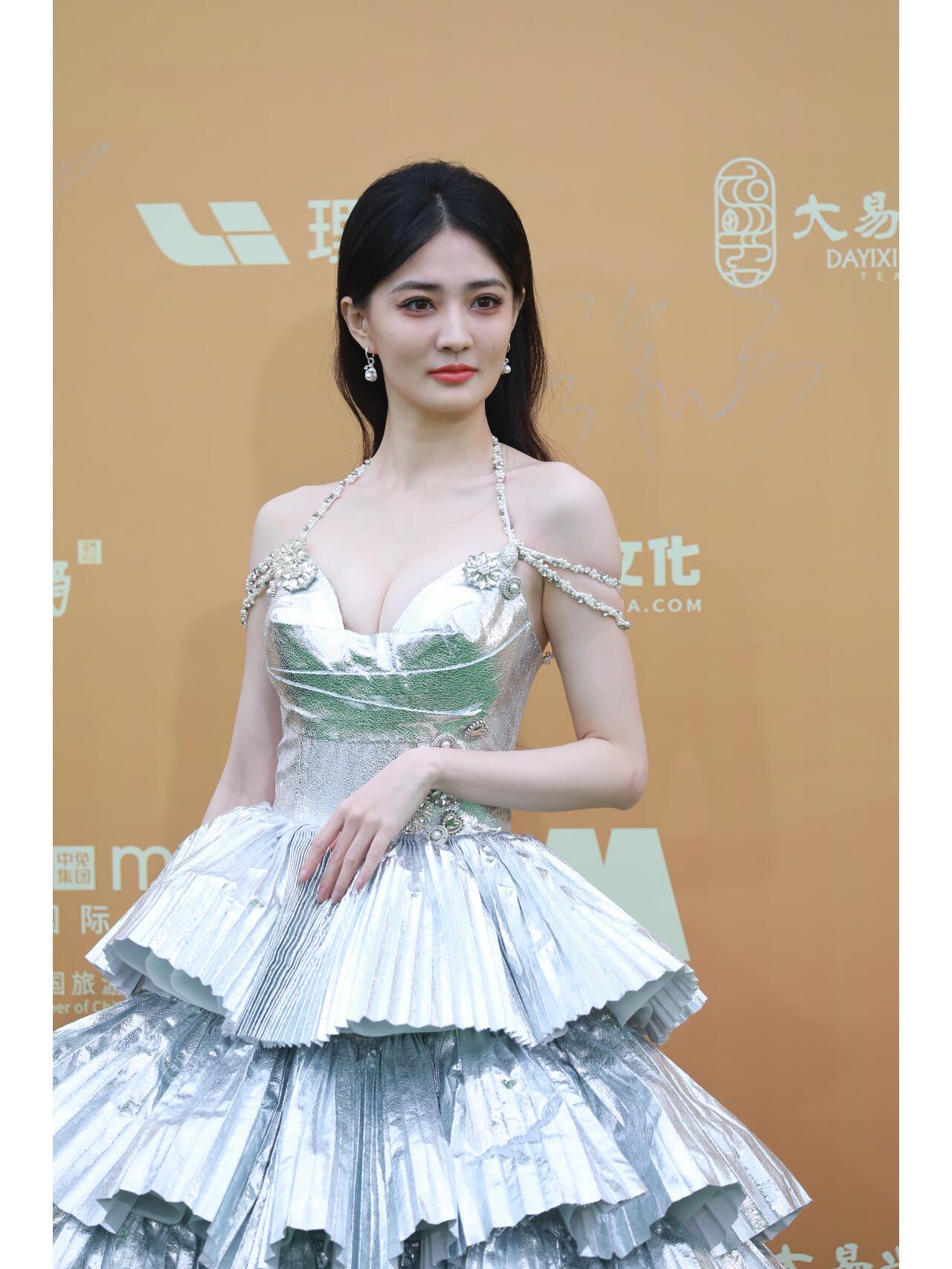 徐璐性感妩媚