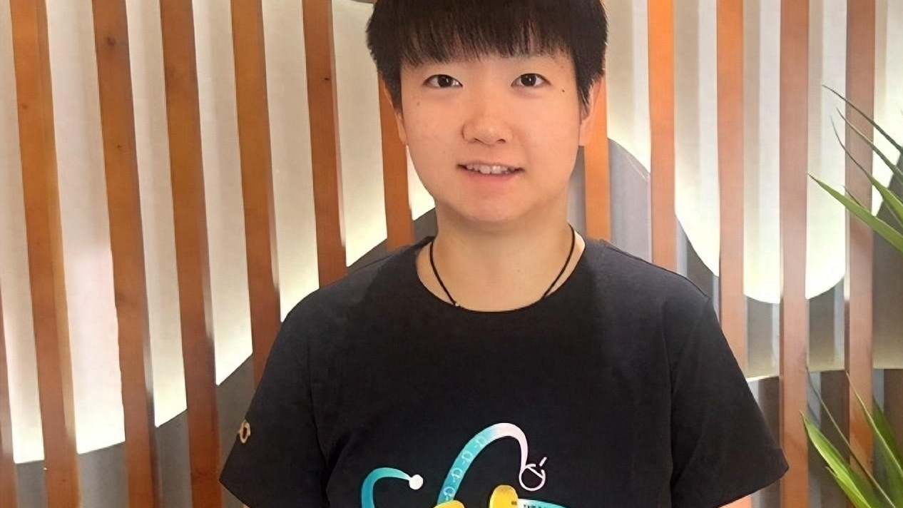 孙颖莎参加巴黎奥运会得学到的三个重要教训：
1. 第一个教训是，国乒队里高手如云