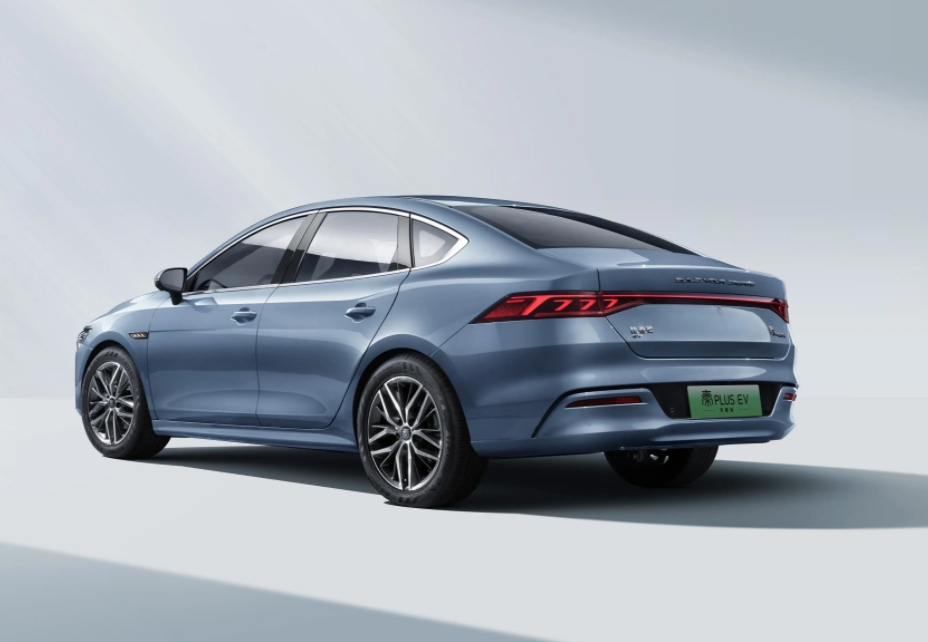 
年入20万你就买这些车，绝对不会吃亏。
1.比亚迪秦Plus，直接买中高配版本