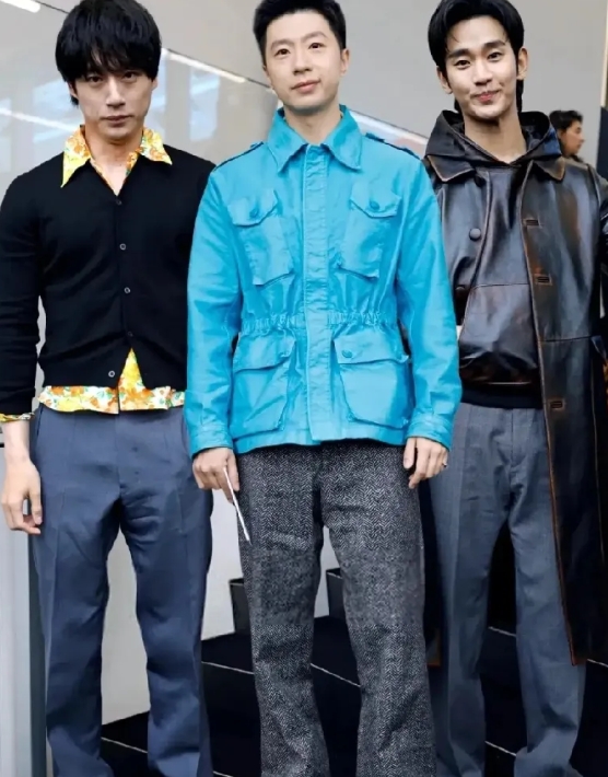 马龙这身丑衣服到底是谁给选的呢？

这颜色、这款式也太土气了吧！若不是有世界冠军