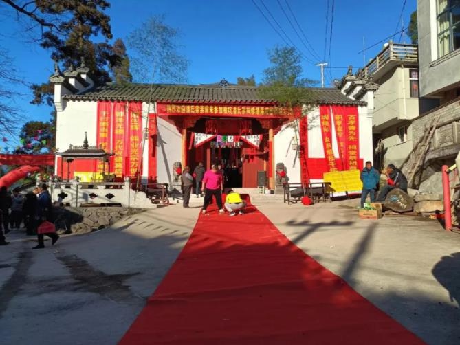西安，一男子18年没回家，回家祭祖发现房子没了，300万拆迁款被人冒领。拆迁部门