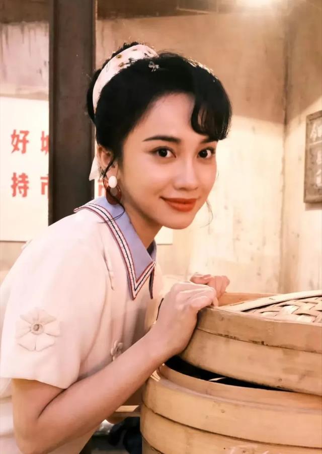 又一“谋女郎”上线！再次向大家证明了，74岁张艺谋的顶级审美（张艺谋评价谋女郎长相）-第8张图片-九妖电影