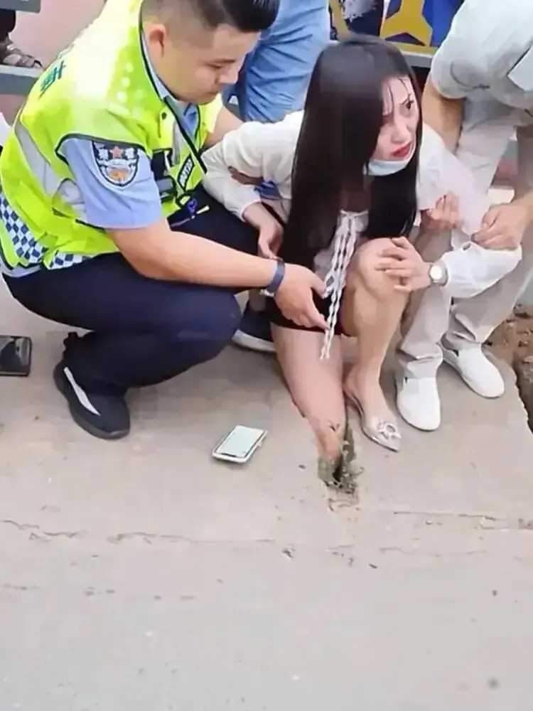 美妞儿，咋进来的？#这姑娘好胆量！# #确实漂亮！#
