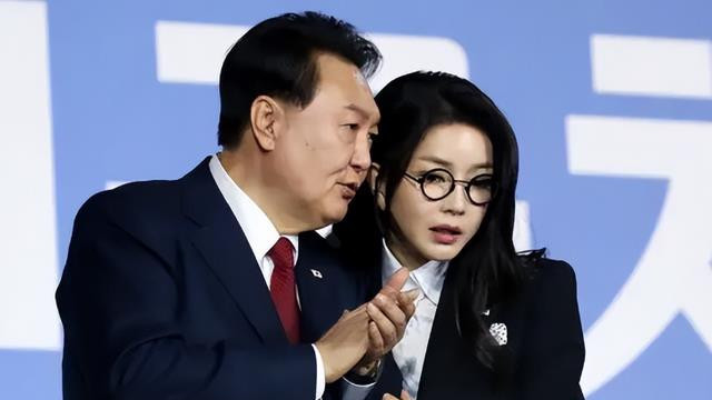 大结局来了？尹锡悦被捉拿归案，代总统服软，第二个文在寅浮现