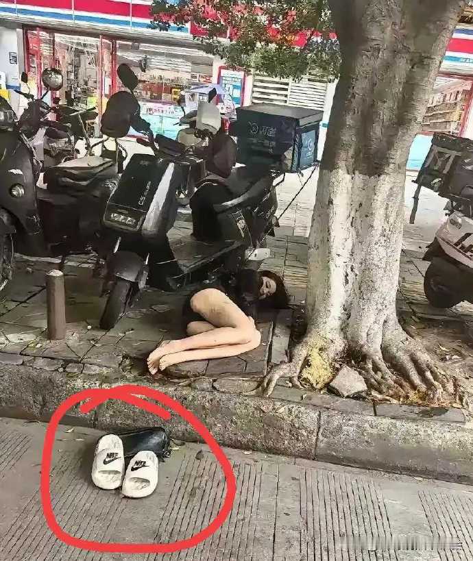 年纪轻轻，就睡大街！可怜啊！