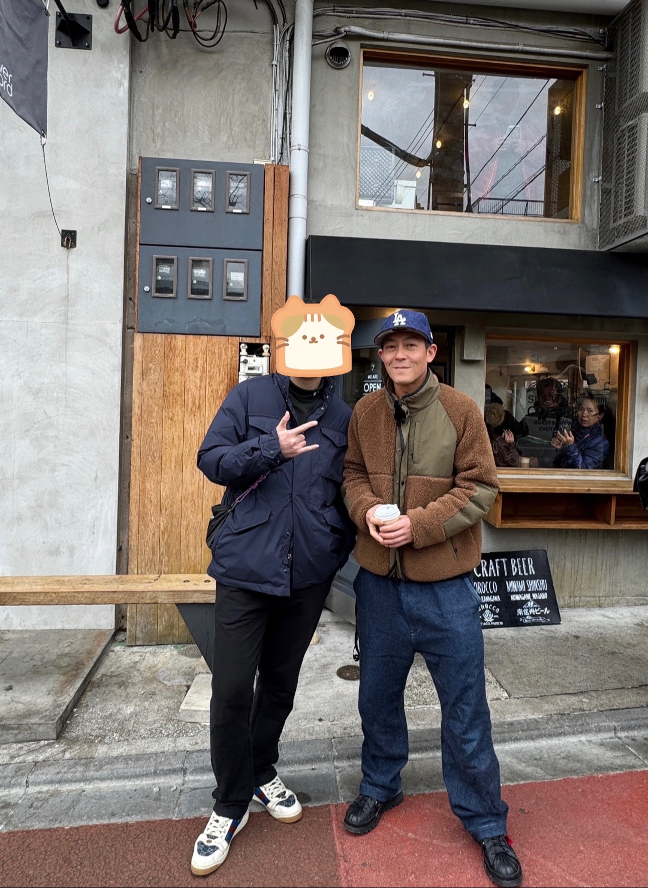 网友在日本偶遇陈冠希