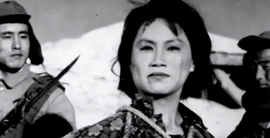 “嘴不张，就分尸！”1941年，日军抓住一个22岁女学生，扯破她的衣服，用刀将她