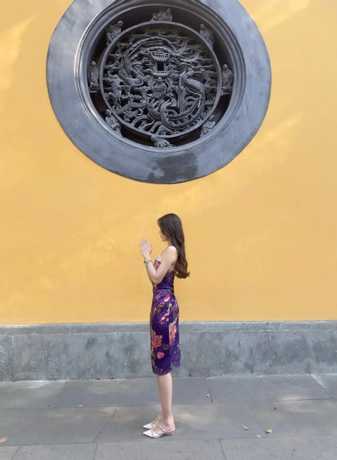 灵隐寺
三月太适合去杭州啦 我是三月底四月初到的，不冷不热 风微微凉，灵隐寺是我