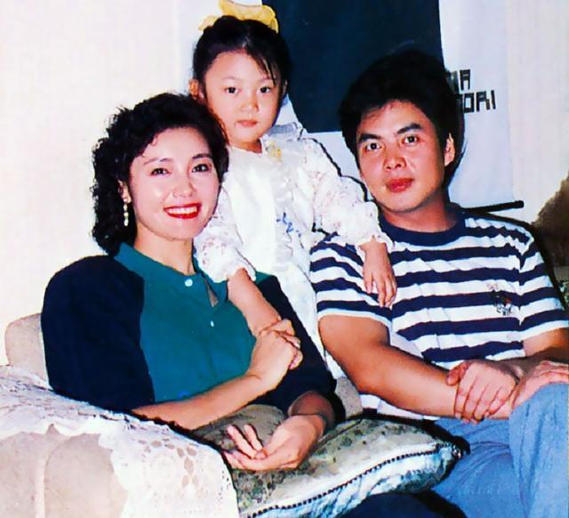 1984年，30岁的姜黎黎被查出得了癌症，她从120斤暴瘦到80斤，男朋友江宝生