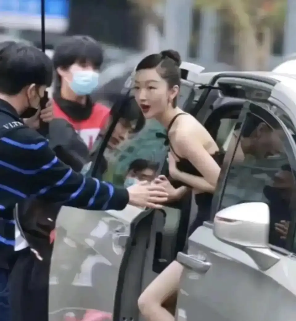 不明白她到底在挡什么？