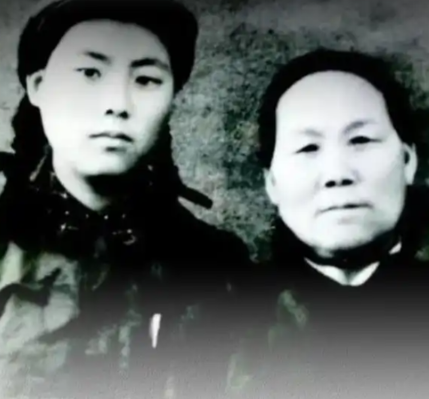 1940年，山东一大娘给八路军煮了浓稠的小米粥，饥饿的战士们狼吞虎咽。班长发觉不