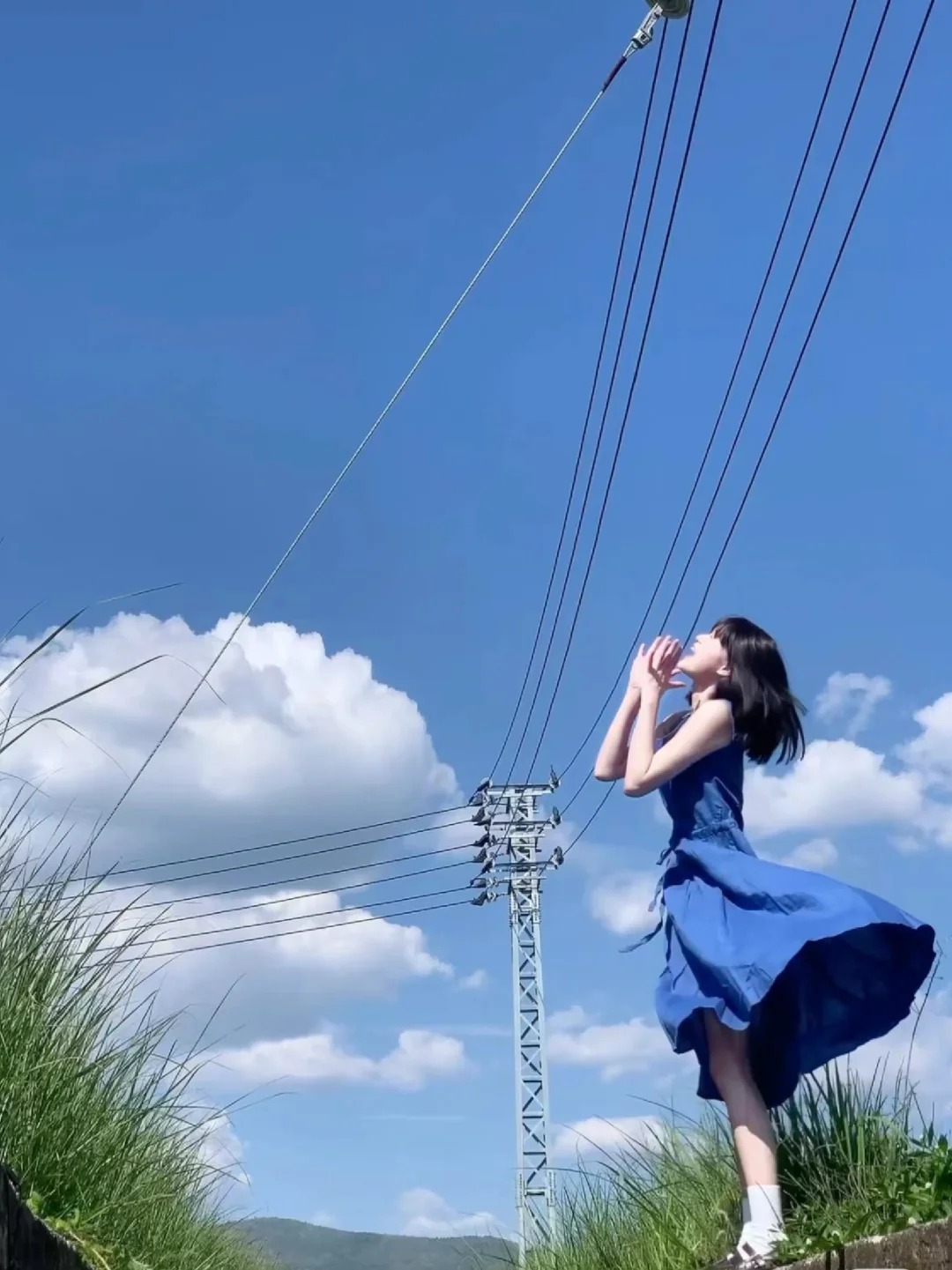 世界上真的存在这种连衣裙吗😭
逛了好几天淘宝了都没找着一样的