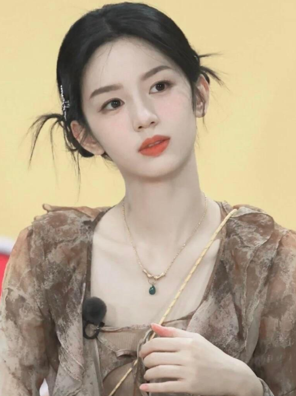 骨相美还得看周也！她说第二，没人敢说第一吧！