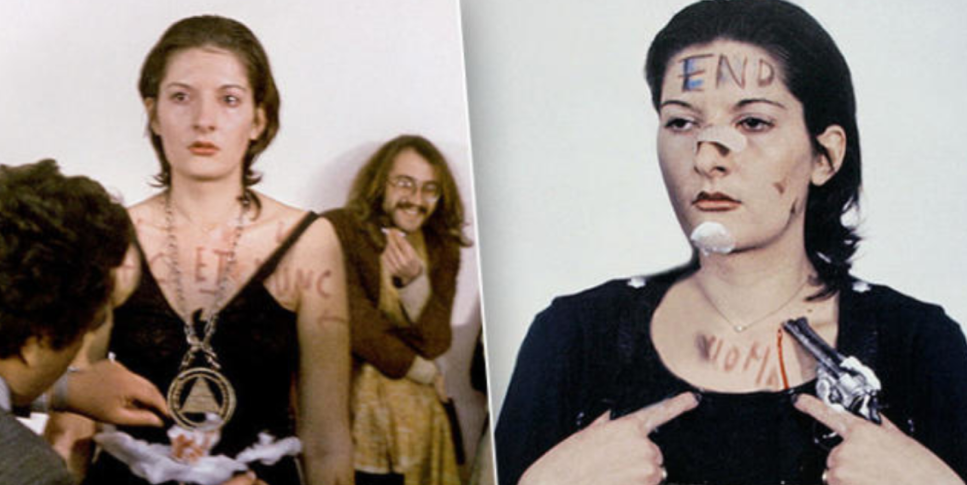 1974年，一个23岁的女人坐在凳子上，被一群人围在中间，有人朝她倒水，有人将她