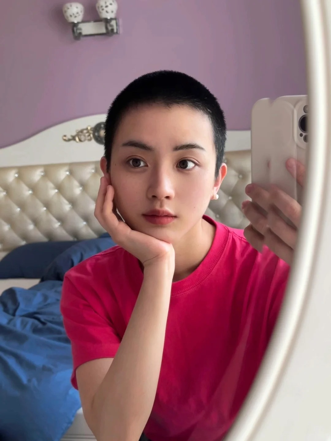 每天都去偷瞄的漂亮学姐
居然就是我自己