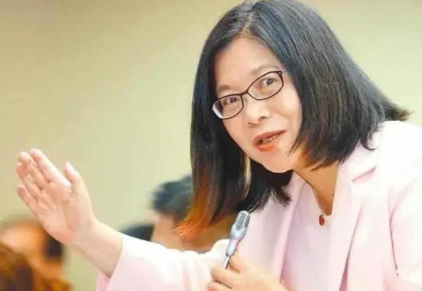 台“海委会”改口了，闭口不提“冲撞”。海委会主委”管碧玲认为专题报告名称“撞船”