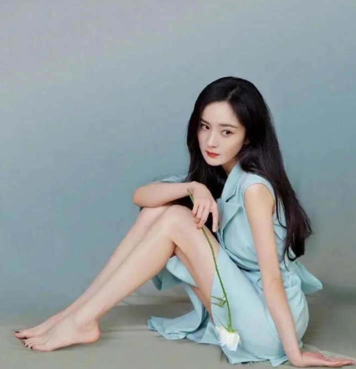 杨幂的脚臭是什么梗呢？