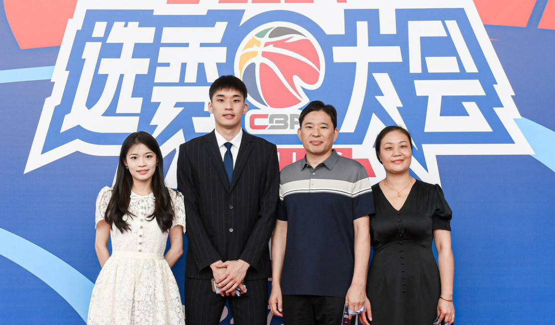 谢智杰是山东男篮历史上的第一位选秀状元，他也刚好赶上了山东男篮重建的“动荡期”。